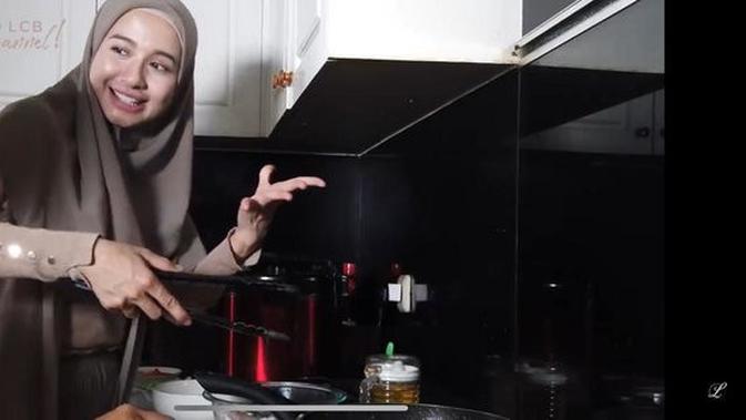 Dapur rumah Laudya Cynthia Bella. (YouTube LCB Channel)