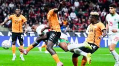 Pemain Maroko, Ayoub El Kaabi, mencetak gol ke gawang Zambia pada laga Piala Afrika di Prince Moulay Abdellah Stadium, Selasa (30/12/2025). (AP Photo/Themba Hadebe)