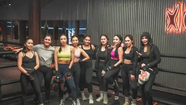 7 Potret Wulan Guritno Latihan Boxing, Tampil Energik dan Menawan