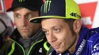 Valentino Rossi saat konfrensi pers jelang MotoGP Valencia (JOSE JORDAN / AFP)