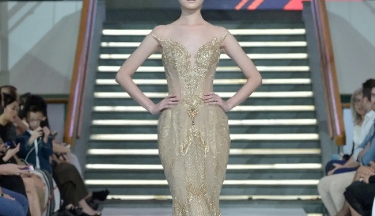 Saat itu, couture masih dianggap sangat mewah dan tidak mudah diakses, Betty Tran ingin membuat busana yang bisa dikenakan oleh setiap wanita, setiap hari. Credit to Digital Fashion Week #DFWjkt #digitalfashionweek.