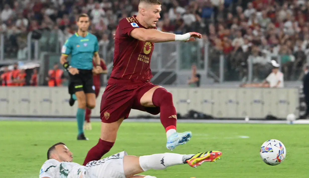 Hingga akhir pertandingan skor tidak berubah, AS Roma kalah 1-2 dari Empoli. (Alberto PIZZOLI/AFP)