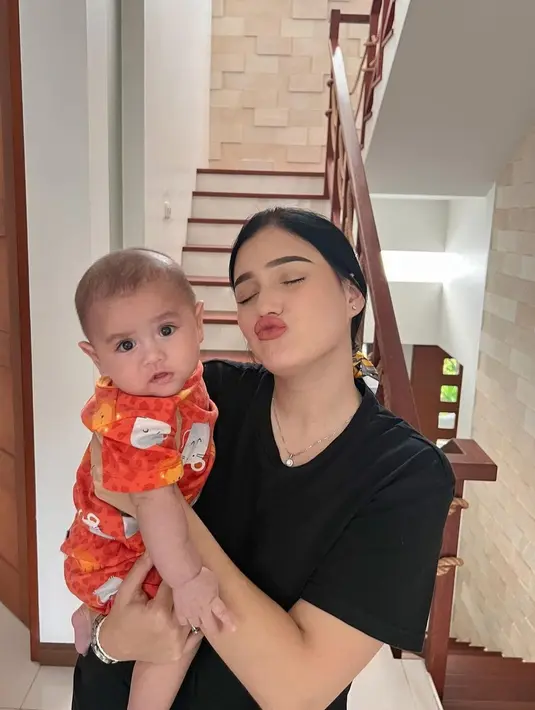 Sering disebut seperti sang mama, seperti inilah kedekatan Zayn dengan Yasmine Ow [instagram/zaynenver]