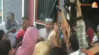 [VIDEO] Demi Zakat Rp 50 Ribu, 2 Ribu Tukang Becak Rela Antre