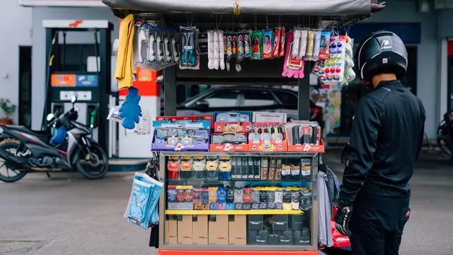 Ide Usaha Modal Kecil di Dekat SPBU (Foto: Gemini AI)