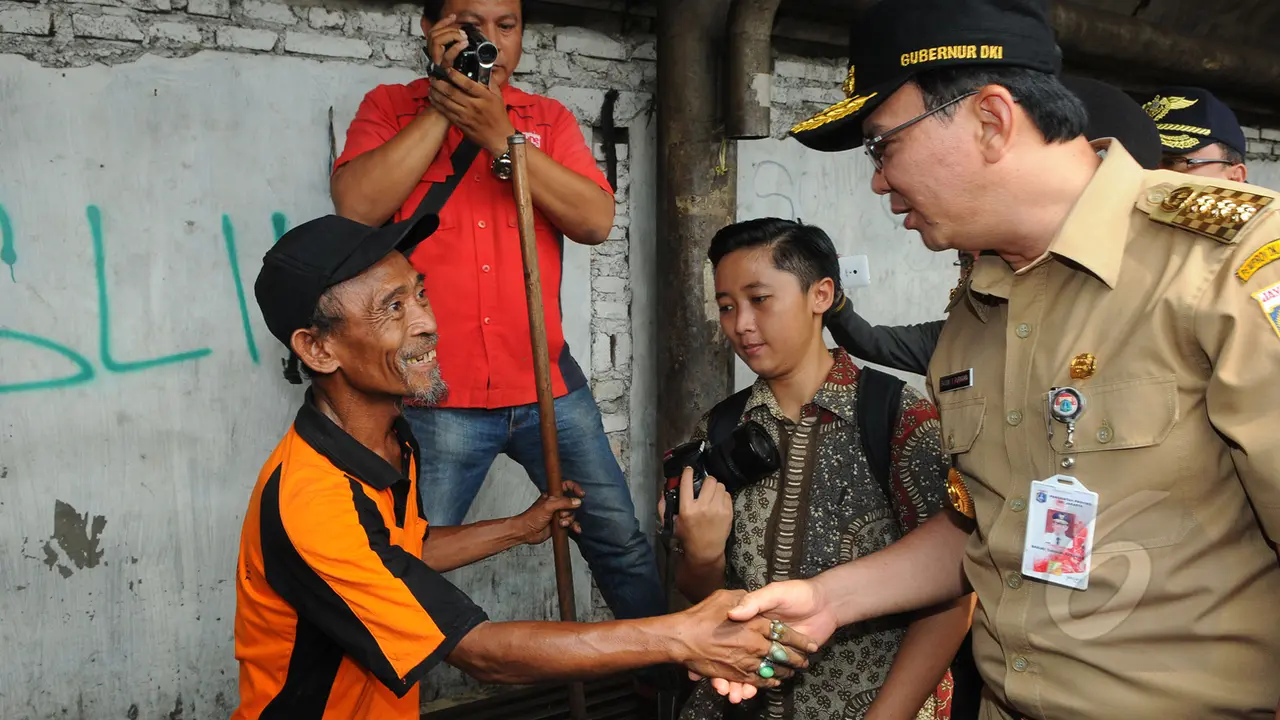 Ahok Jalan Kaki Blusukan ke Tanah Abang 