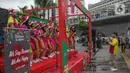 Grup vokal bernyanyi dalam acara Christmas Carol di Kawasan Bundaran HI, Jakarta, Kamis (22/12/2022). Pemerintah provinsi (Pemprov) DKI Jakarta kembali mengadakan Christmas Carol untuk merayakan Natal di Ibu Kota. Pagelaran ini diadakan mulai Rabu (21/12) hingga Jumat (23/12) dari pukul 15.30-17.30 WIB yang diselenggarakan di tiga titik, seperti Terowongan Kendal, kawasan Bundaran HI, dan Kota Tua. (Liputan6.com/Faizal Fanani)