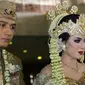 Lucky Hakim dan Tiara Dewi alias Syahrini KW akhirnya resmi menjadi suami-istri. Pernikahan Lucky dan Tiara berlangsung di Masjid At-Tien, Taman Mini Indonesia Indah (TMII), Jakarta. (Herman Zakharia/Liputan6.com)