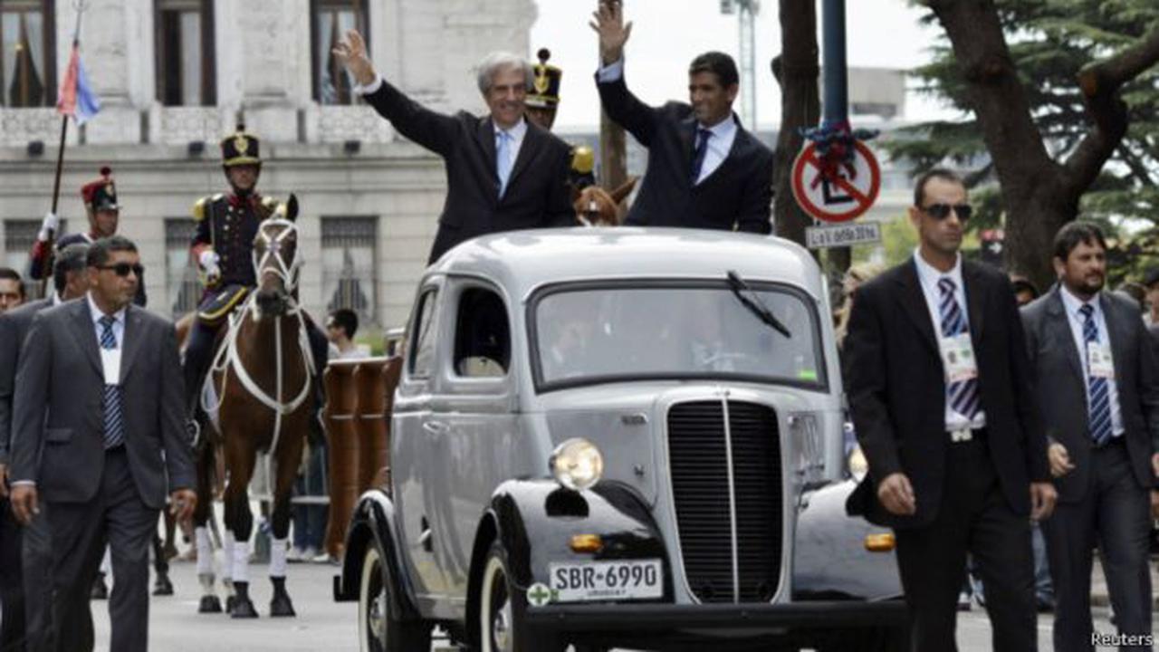 Mobil tua presiden Uruguay.