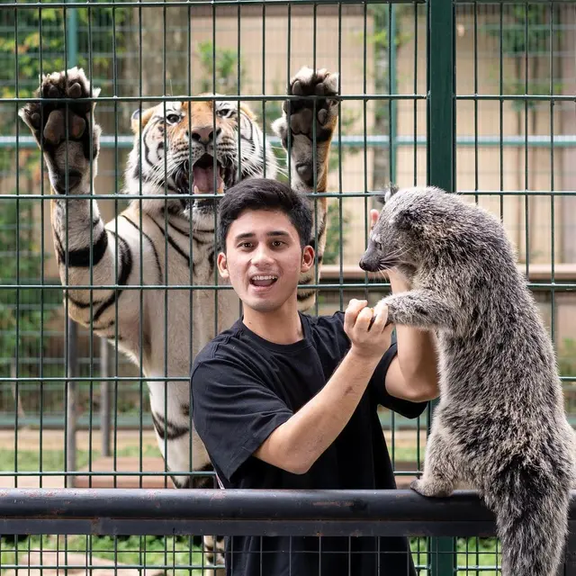 Dekat dengan Ria Ricis, Ini Potret Alshad Ahmad Bareng 6 Hewan Peliharaannya