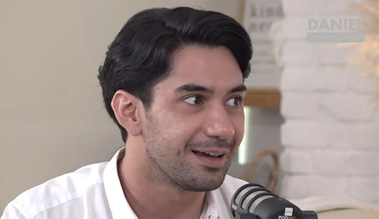 Reza Rahadian (Youtube/Daniel Mananta Network)