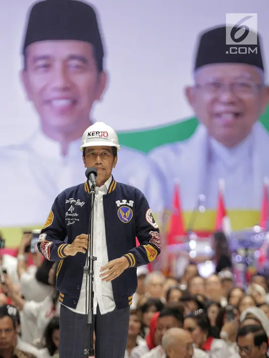 Capres nomor urut 01 Joko Widodo memberi sambutan pada Deklarasi Dukungan 10.000 Pengusaha untuk Jokowi-Ma'ruf Amin di Istora Senayan GBK, Jakarta, Kamis (21/3). Deklarasi dihadiri pengusaha yang tergabung dalam KerJo. (Liputan6.com/Faizal Fanani)