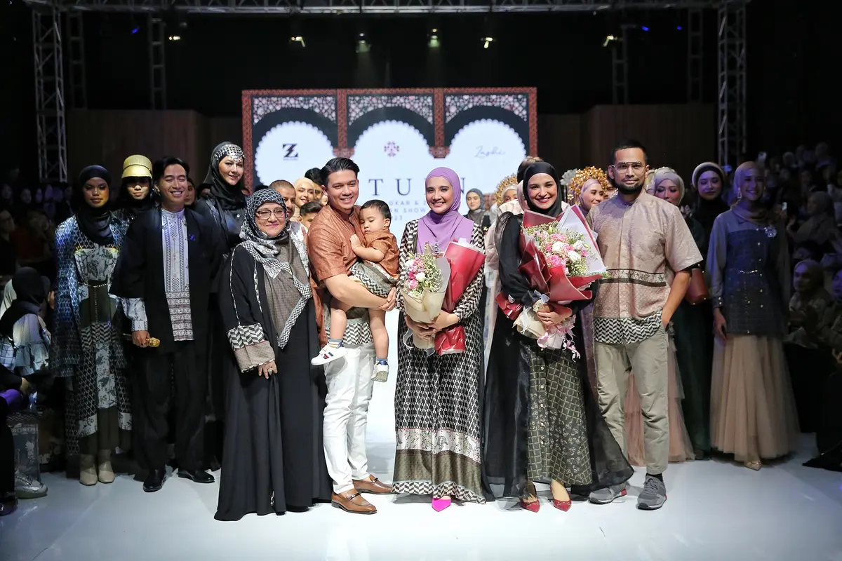 Sambut Ramadan, Zaskia Sungkar-Shireen Sungkar Rilis Koleksi Busana Muslim Bernuansa Tradisional