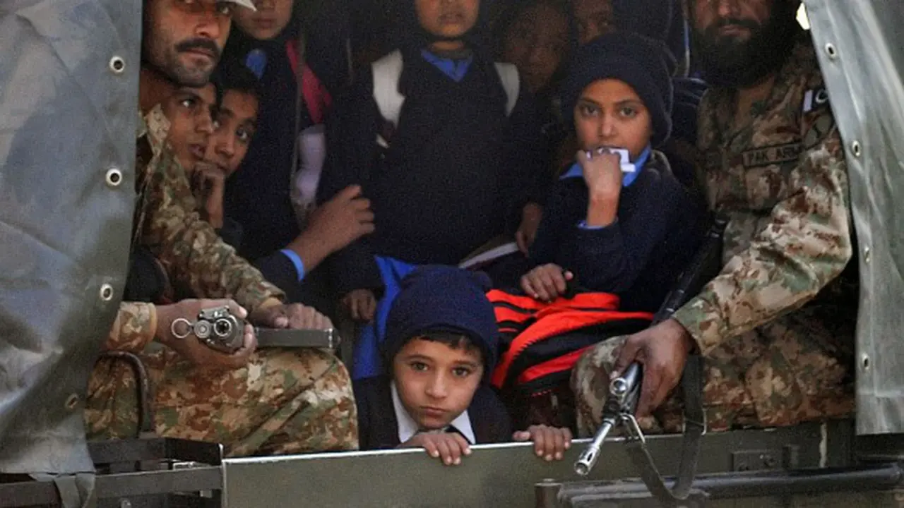 Korban serangan sekolah di Pakistan 