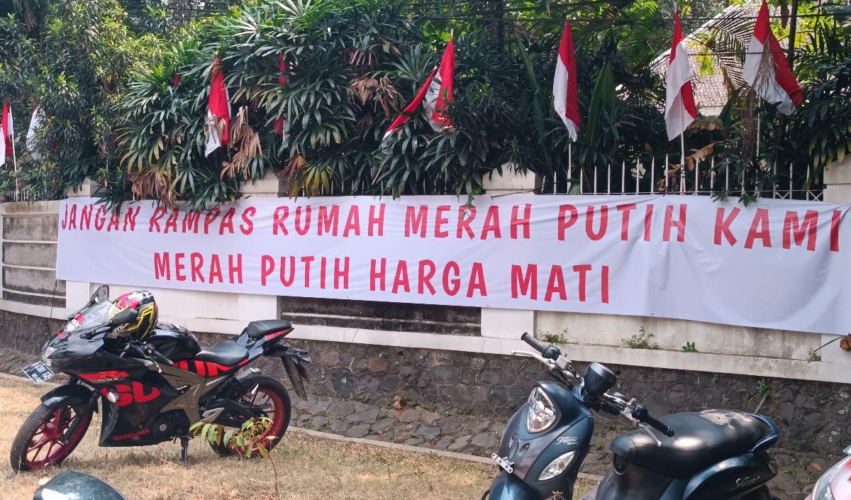 Renovasi rumah ini dilakukan karena banyak benda-benda peninggalan Bung Karno, sehingga bangunan itu dirombak menjadi berlantai tiga.