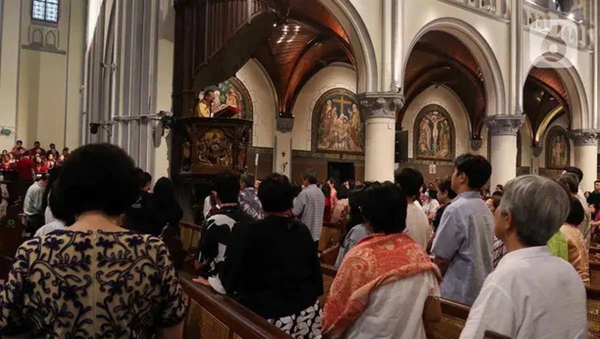 Khidmat, Misa Malam Natal di Gereja Katedral Jakarta