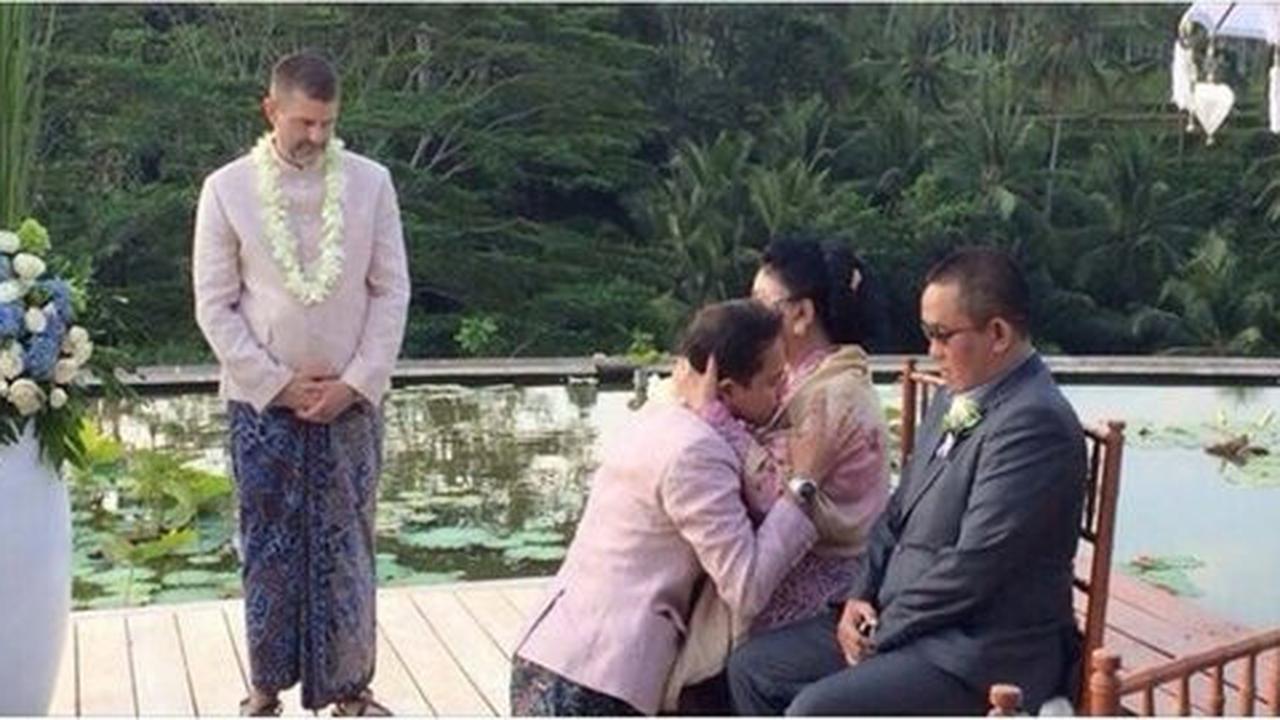 Akun FB pengunggah foto pernikahan sejenis di Bali lenyap