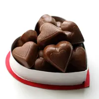 Ilustrasi permen cokelat bentuk hati./Copyright shutterstock.com/Andrea Church