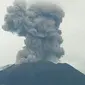 Dua hari sebelum erupsi, Gunung Agung sempat didaki serombongan orang yang membawa misi rahasia. (dok. BNPB)