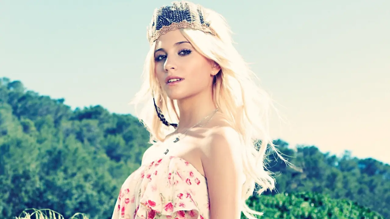 Pixie Lott (Redcarpetbiz.com)