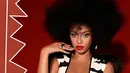 Penyanyi "Texas Hold 'Em" itu membagikan serangkaian foto di Instagram pada tanggal 1 November dengan mengenakan busana ala Betty Davis, mendiang penyanyi funk dan mantan istri Miles Davis. [@beyonce].