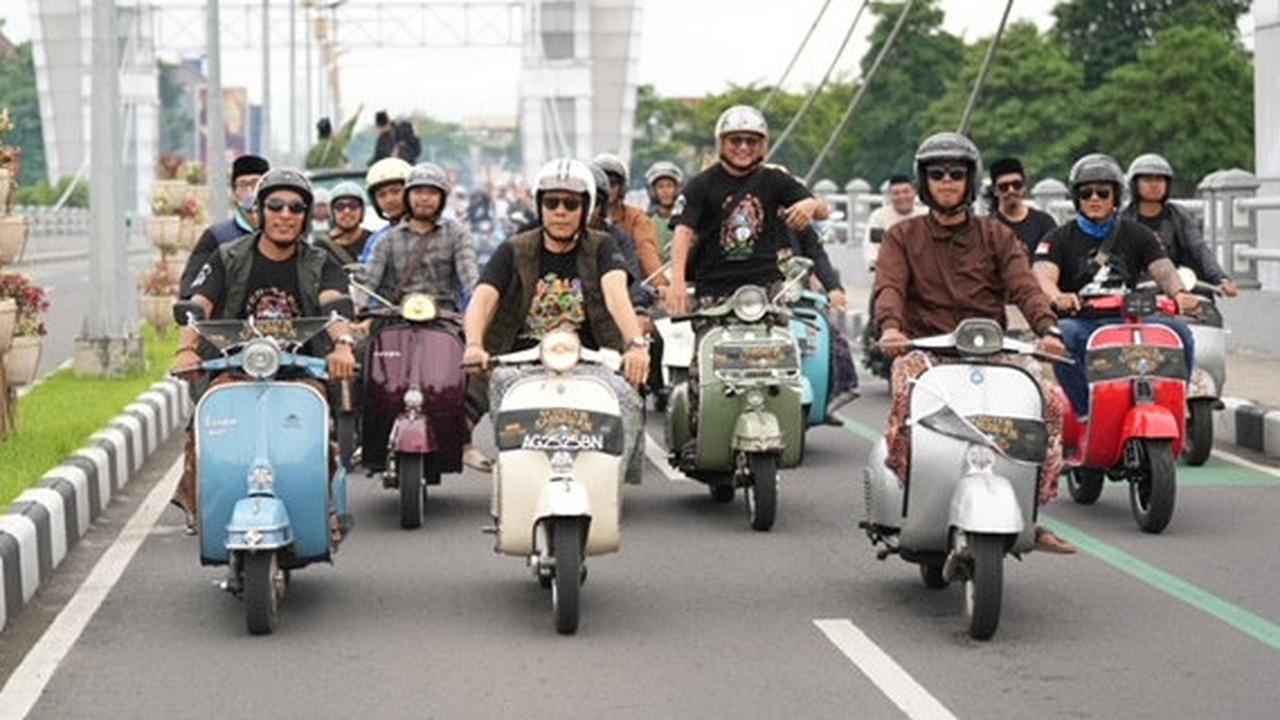Menengok Kemeriahan Harlah 100 Tahun Ponpes Al Falah Ploso, 10.000 Peserta Scooter Sambil Sarungan