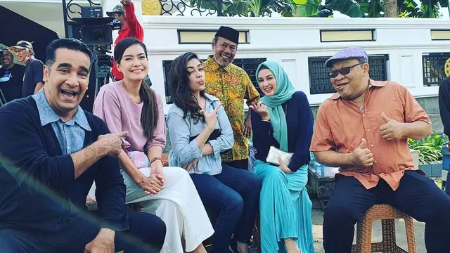 6 Potret Kenangan Edy Oglek Bareng Pemain My Love My Enemy, Jadi Sinetron Terakhir