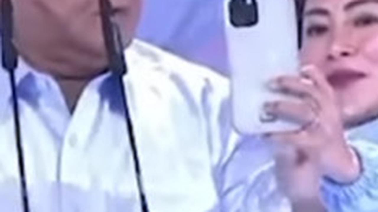 Emak-Emak Terobos Naik Panggung Dekati Prabowo, Bahlil Tegang Sambil Nunjuk-Nunjuk