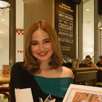 Syifa Hadju kembali tuai pujian berkat senyum manisnya yang dibilang makin mirip Barbie [@syifahadju]