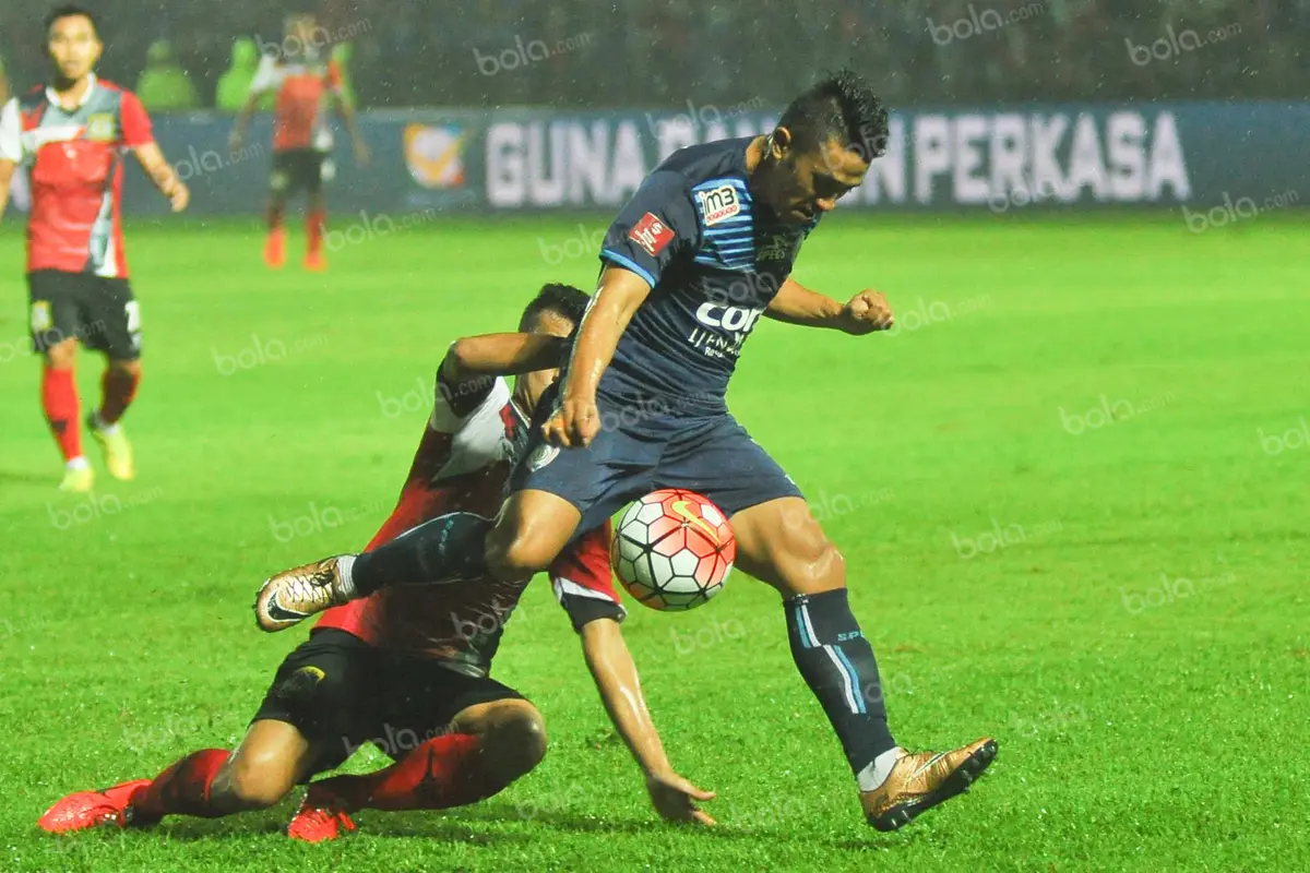 Arema Cronus vs Persiba Balikpapan_TSC 2016. (Bola.com/Iwan Setiawan)