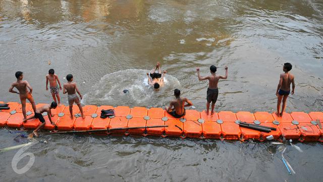 Kali Di Jakarta Bersih Dari Sampah Anak Anak Mulai Berenang News Liputan6 Com