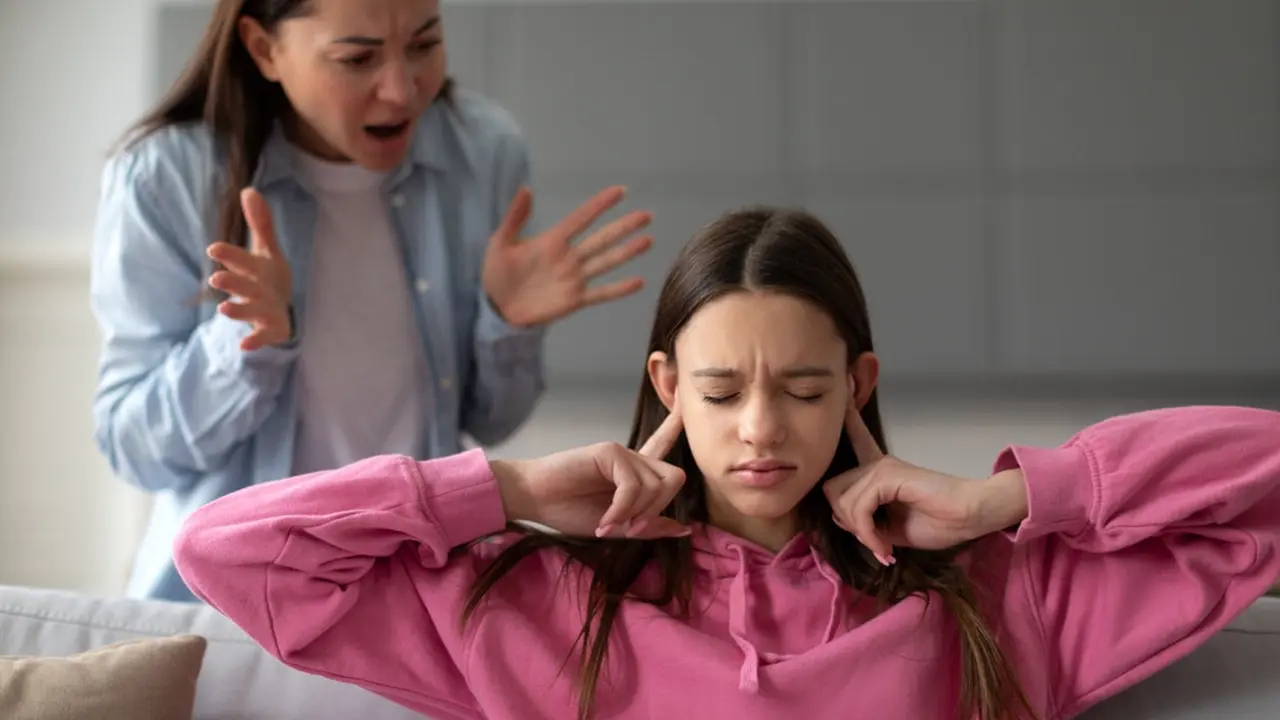 6 Dampak Parenting Otoriter yang Berpengaruh Terhadap Tumbuh Kembang Anak