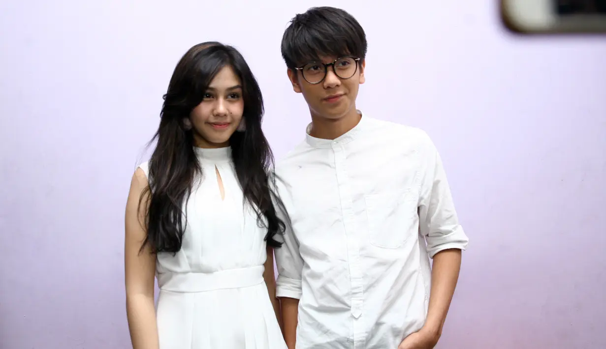 Memilih untuk nonton berdua ternyata menurut Iqbaal dirinya butuh waktu berdua untuk bisa bareng dengan Vanesha di luar promosi filmnya tersebut.  (Nurwahyunan/Bintang.com)