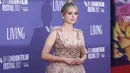 Aimee Lou Wood berpose di depan fotografer saat tiba untuk pemutaran perdana film 'Living' selama Festival Film London 2022 di London, Minggu, 9 Oktober 2022. (Photo by Vianney Le Caer/Invision/AP)