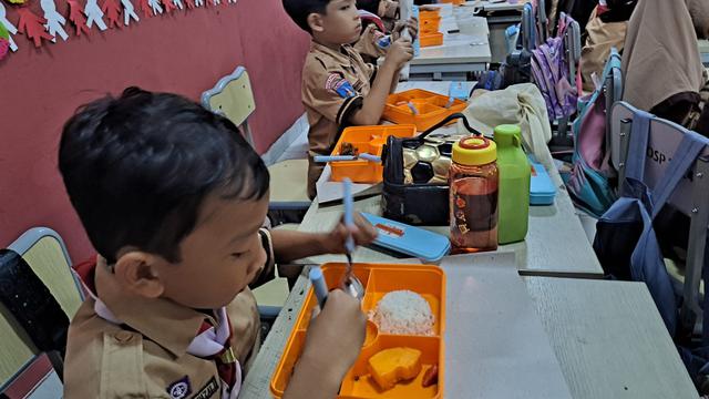 Uji Coba Makan Bergizi Gratis di SDN 4 Sukasari, Kota Tangerang