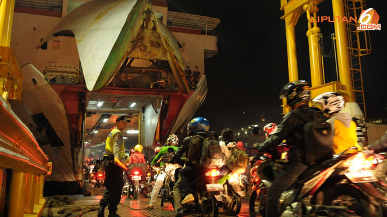 7foto-mudik-merak-130806a.jpg