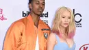 Iggy Azalea bertunangan dengan pemain basket NBA, Nick Young. Sempat beredar kabar bahwa keduanya batal menikah karena Nick sering selingkuhi Iggy. (AFP/Bintang.com)