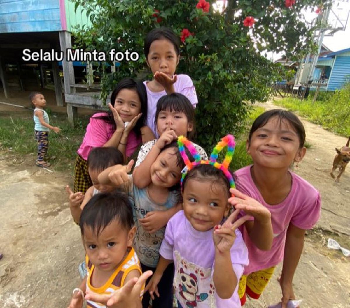 "Bakal Rindu anak2 ku di patal, di mana tiap pagi selalu datang ke posko datang belajar dan bermain," tulis pemilik akun @helloweennn___.