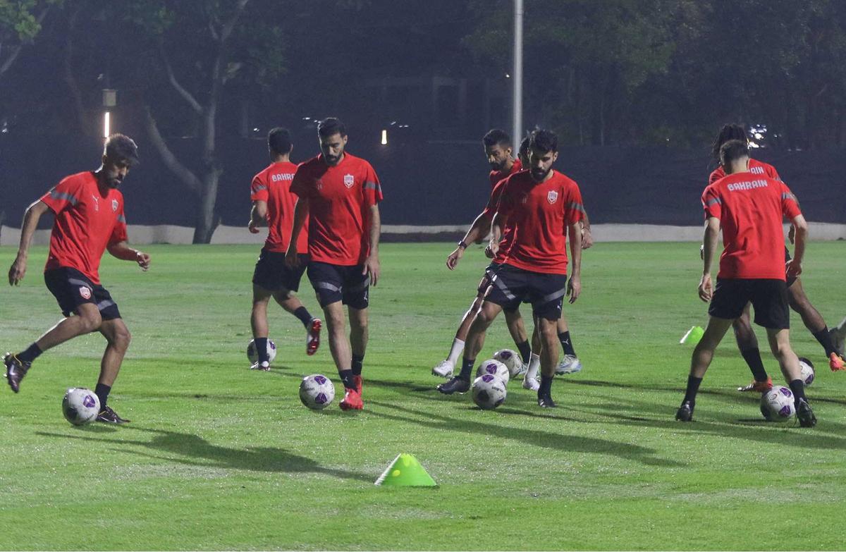 FOTO: Latihan Timnas Bahrain di Lapangan A Senayan
