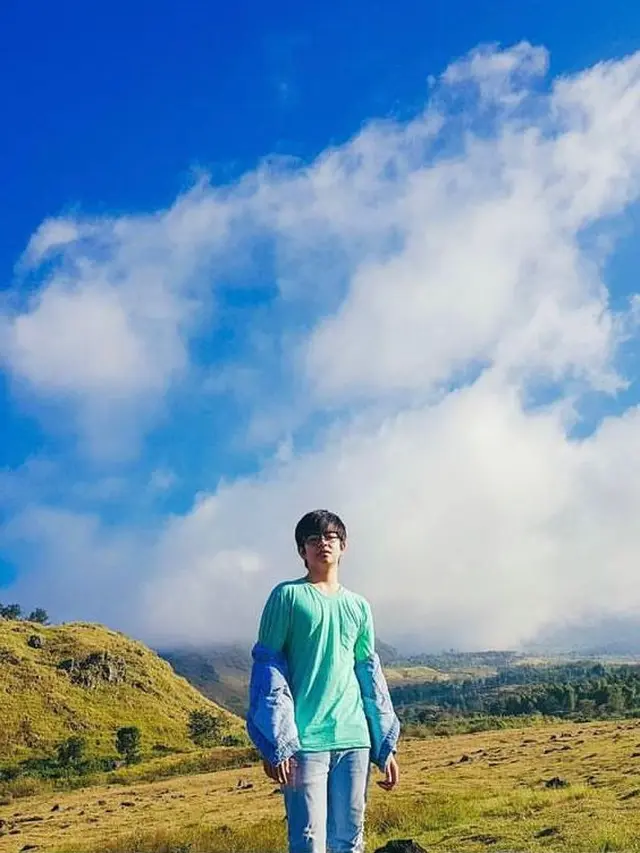 Masa kecil Angga Yunanda di kota Lombok. (Dok. Foto Akun Instagram @anggayunanda)