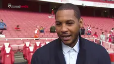 Carmelo Anthony pebasket NBA asal klub New York Knicks mengunjungi Stadion Emirates di London dan mengakui bahwa dirinya adalah fans Arsenal sejati.