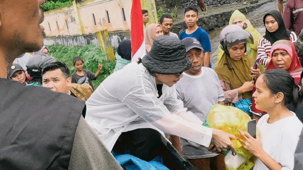 Potret Atta Datang ke Ternate untuk Serahkan Bantuan