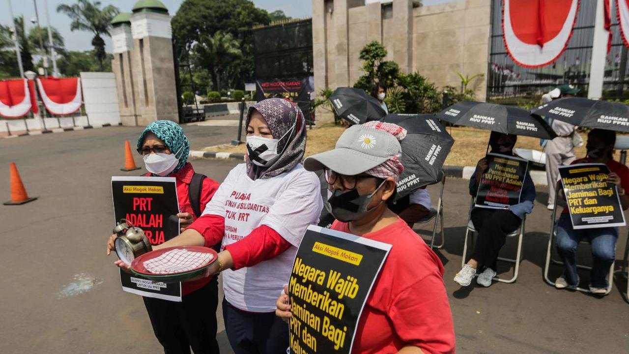 Mereka berharap RUU tersebut segera disahkan oleh DPR agar dapat memberikan perlindungan kerja bagi para pekerja rumah tangga.