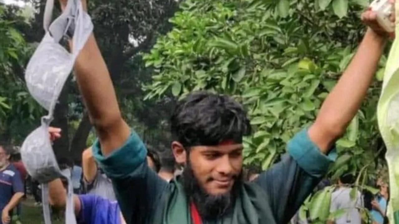 VIDEO Demonstran Makan-Makan dan Jarah Barang-Barang di Istana PM Bangladesh, Ada yang Ambil Baju dan Kutang