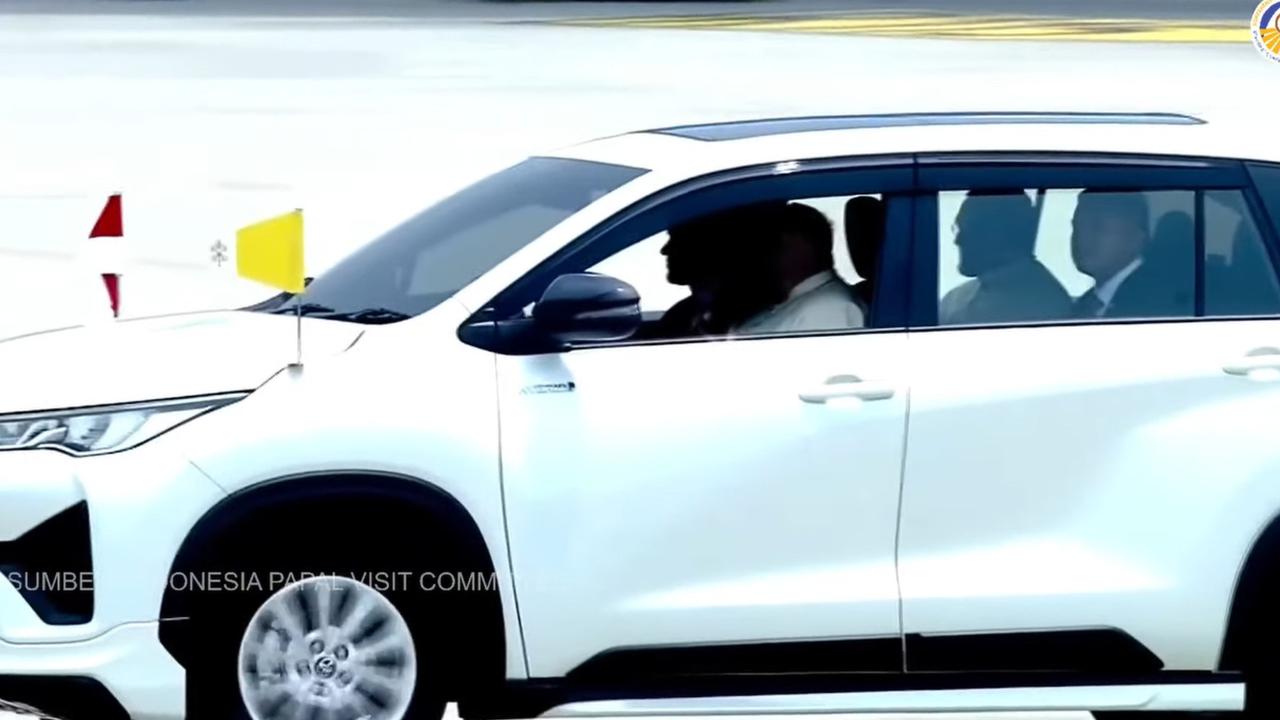 Paus Fransiskus Pakai Innova Zenix Selama di Indonesia, Ini Spesifikasi dan Harganya