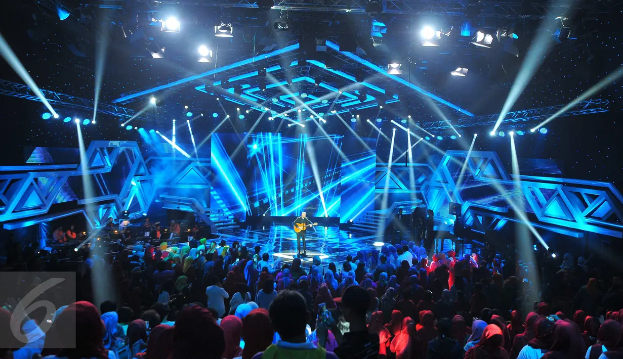 Suasana kemeriahan acara Golden Memories International dengan menampilkan Musisi kenamaan dunia asal Australia, Rick Price, , Jakarta, Senin (9/1). (Liputan6.com/Angga Yuniar)