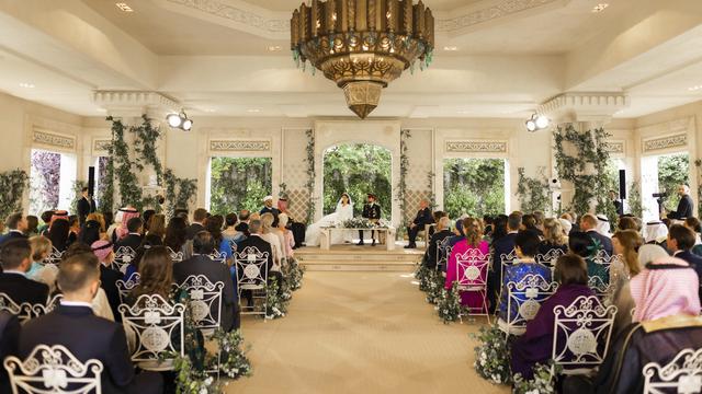 Pernikahan Pangeran Hussein dan Rajwa Al Saif. (Royal Hashemite Court via AP)