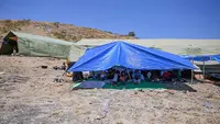 Pengungsi Gempa NTT Bertahan Sambil Menanti Bantuan