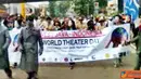 Citizen6, Bandung: Beragam komunitas teater Seantero Bandung, berpawai di kawasan car free day Dago, Bandung, Minggu (27/3). Dalam rangka hari jadi teater sedunia ke-50. (Pengirim: Aris Rahman)