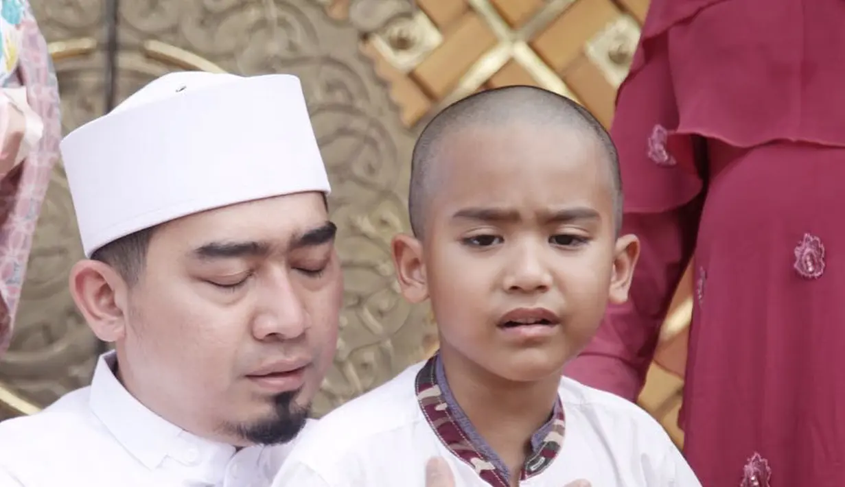 Ustaz Solmed dan April Jasmine